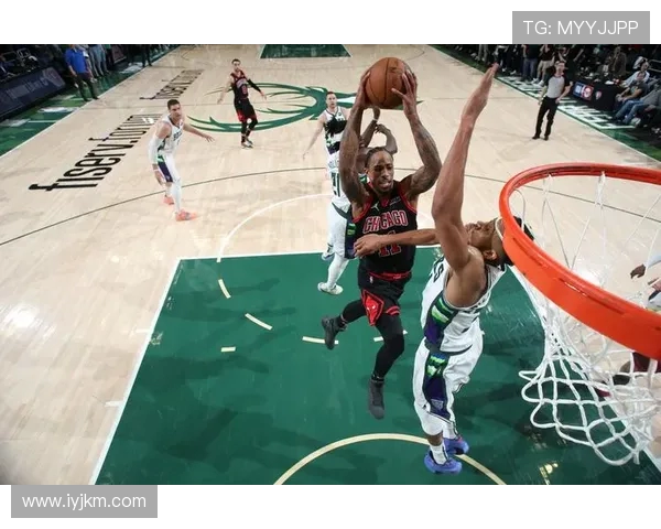 字母哥被绝杀惊呆瞬间，意外失误让全场瞠目结舌